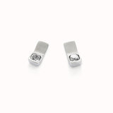 Pendientes UNODE50 bañados en plata de ley con forma rectangular y cristal blanco PEN0965BLNMTL0U