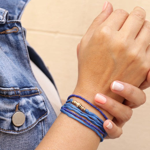 Pulsera doble de seda azul con piezas de bronce PLATADEPALO WB444A